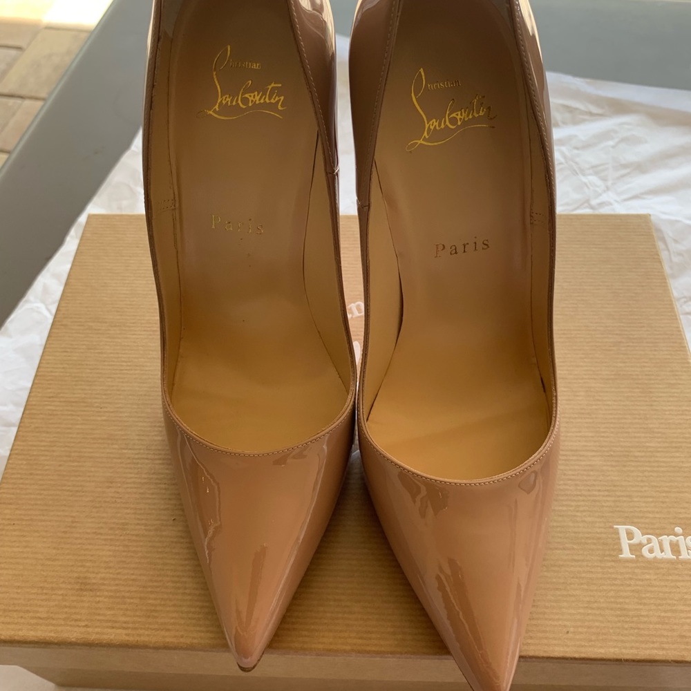 Christian Louboutin NEW nude heels size 38.5 8